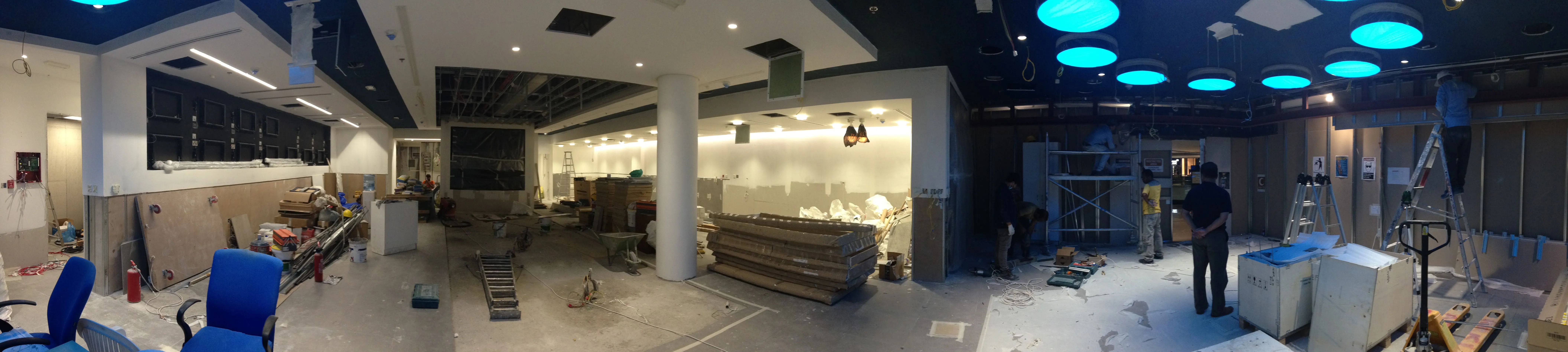 Construcción de la sucursal Emirates NBD en Emirates Towers